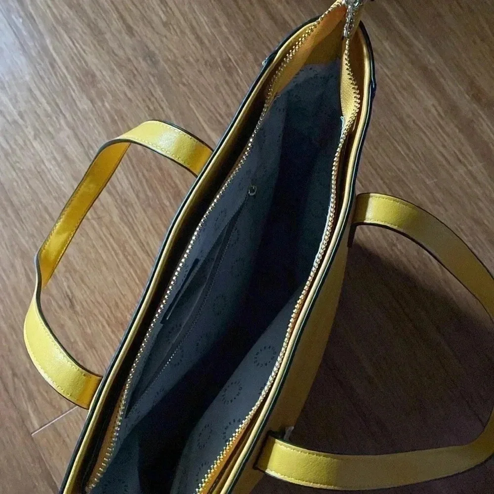 BCBG generation NWY  sailor tote honey gold